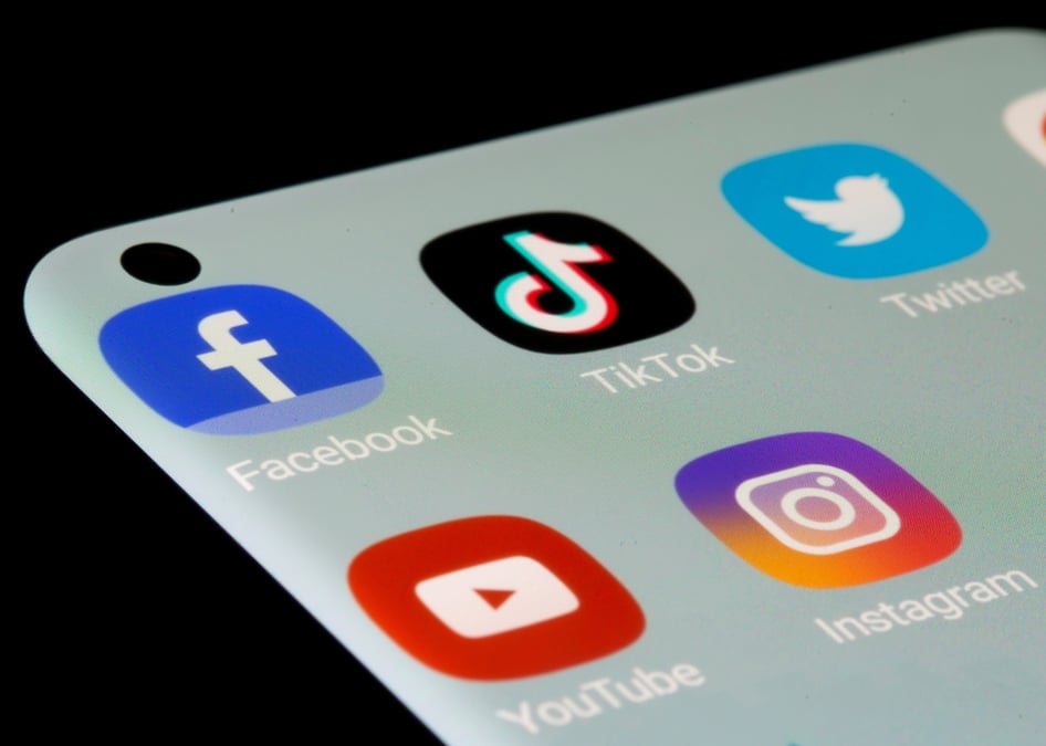 La grande idée du KOSA est de contraindre les plateformes en ligne comme Facebook, Twitter et YouTube à prendre des mesures supplémentaires pour protéger les mineurs.