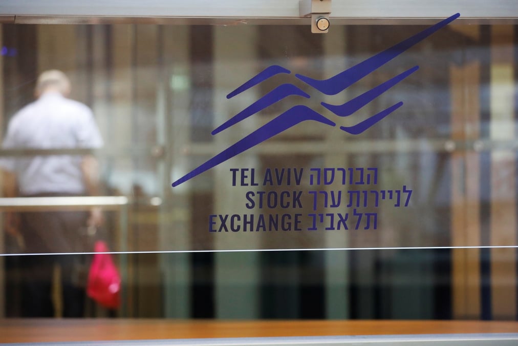 Un panneau de la bourse de tel aviv, en israel