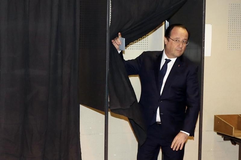 François Hollande passera à l'action en avril, dit son entourage