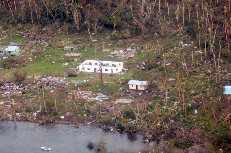 Trente-cinq mille fidjiens toujours sans abri apres le cyclone winston