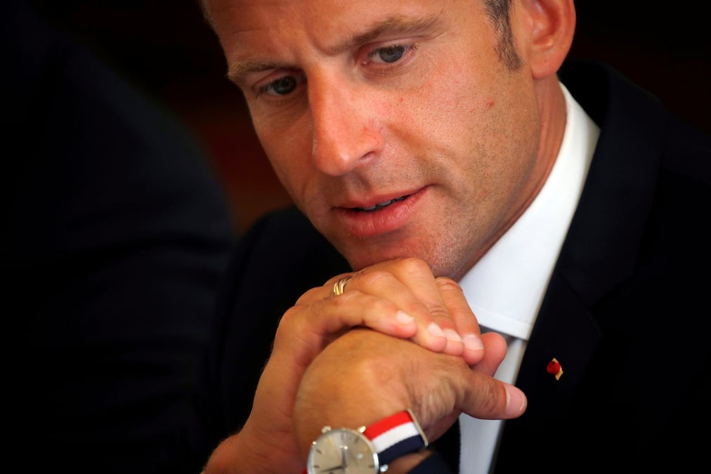 Macron pret a soutenir un pacte pour l'information et la democratie