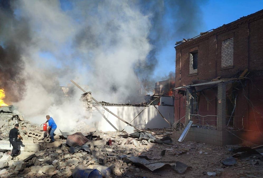Les degats causes par une attaque de missile russe a kryvyi rih en ukraine