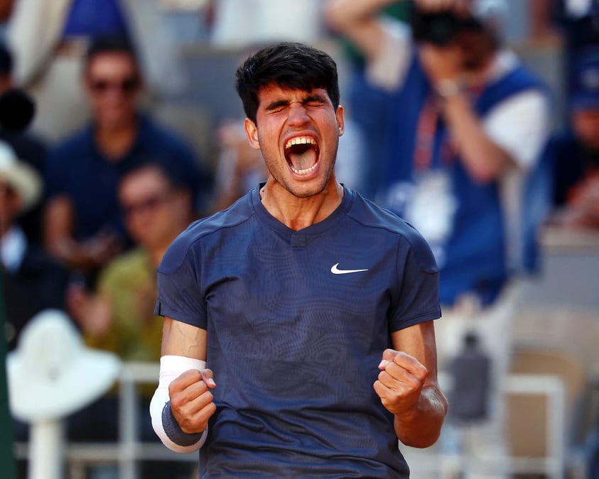 Tennis-alcaraz renverse sinner et defiera zverev en finale de roland-garros