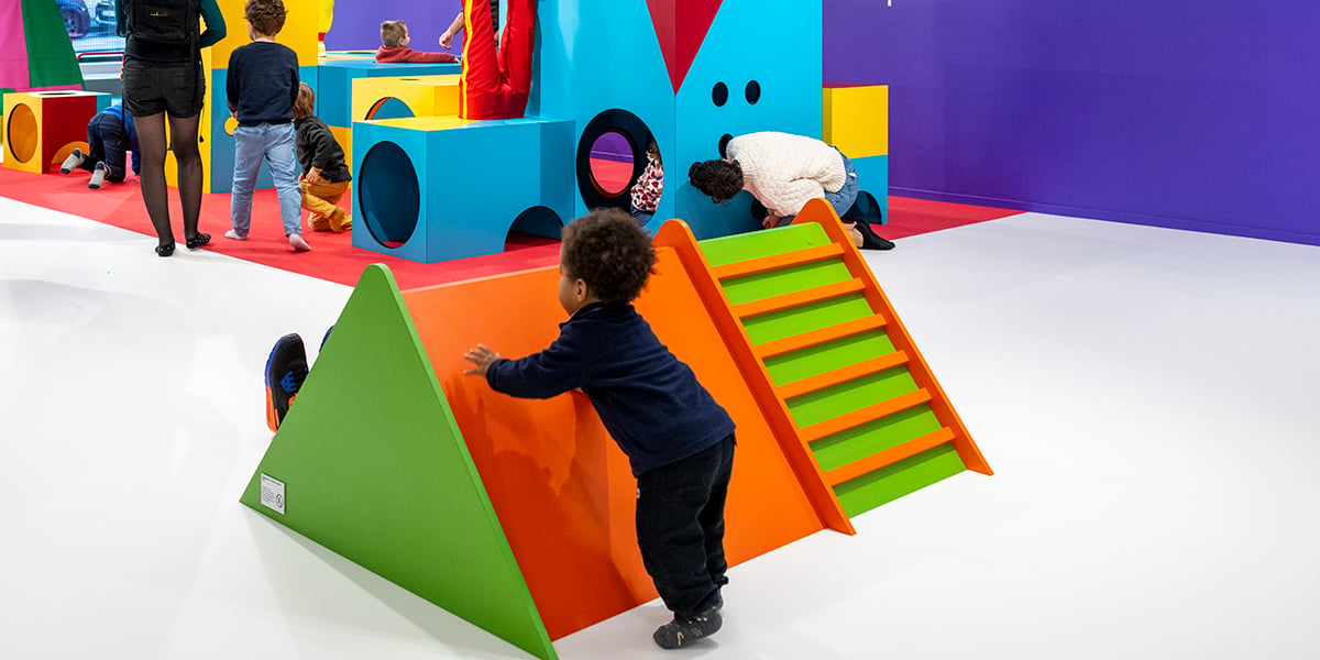 Dans ce lieu unique, les enfants sont avant tout acteurs. Ils peuvent créer, manipuler, expérimenter...