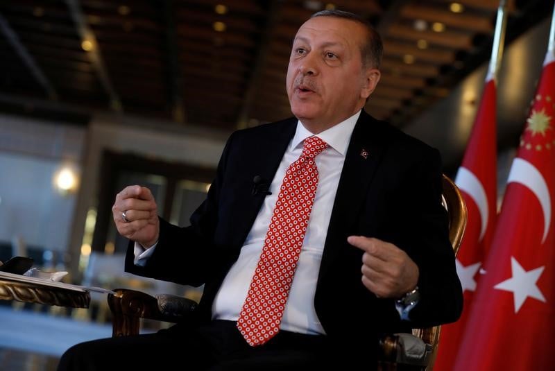 Erdogan de retour a l'akp lors d'un congres extraordinaire en mai