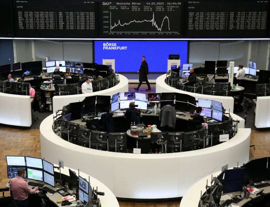 Photo des traders qui travaillenr a la bourse de francfort