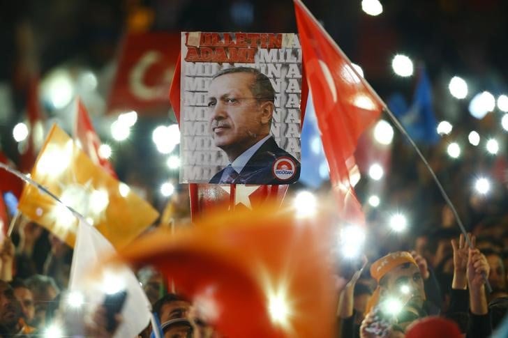 Majorite absolue au parlement turc pour l'akp d'erdogan