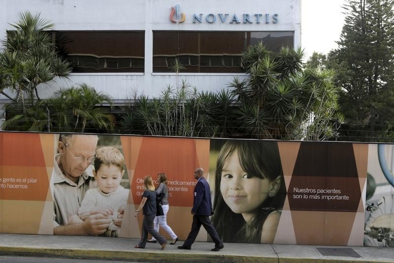 Novartis etudie differentes options pour roche