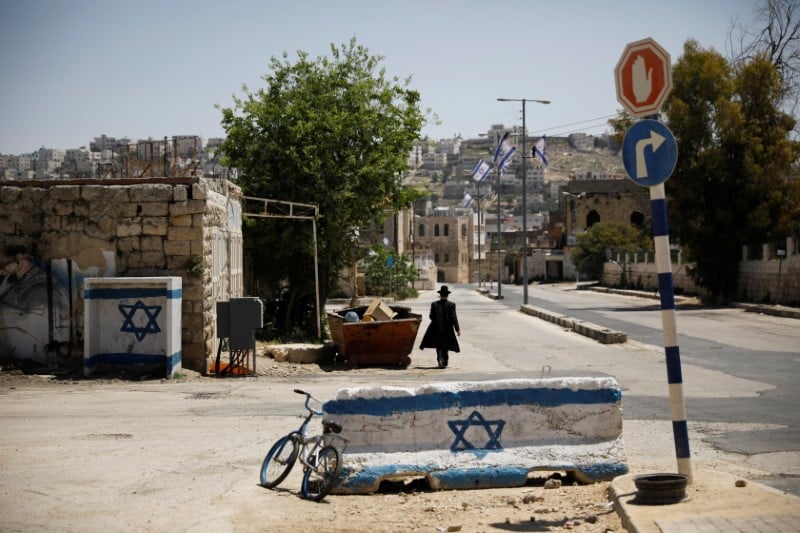 Un palestinien arme tue par des soldats israeliens a hebron