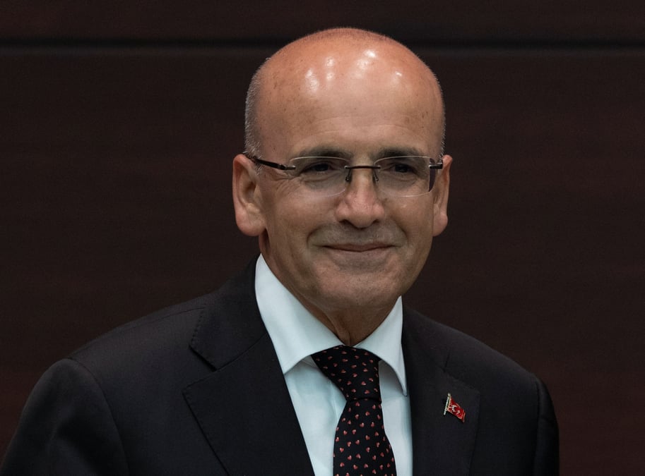 Photo de mehmet simsek, nomme au poste de ministre du tresor et des finances l'economiste de turquie