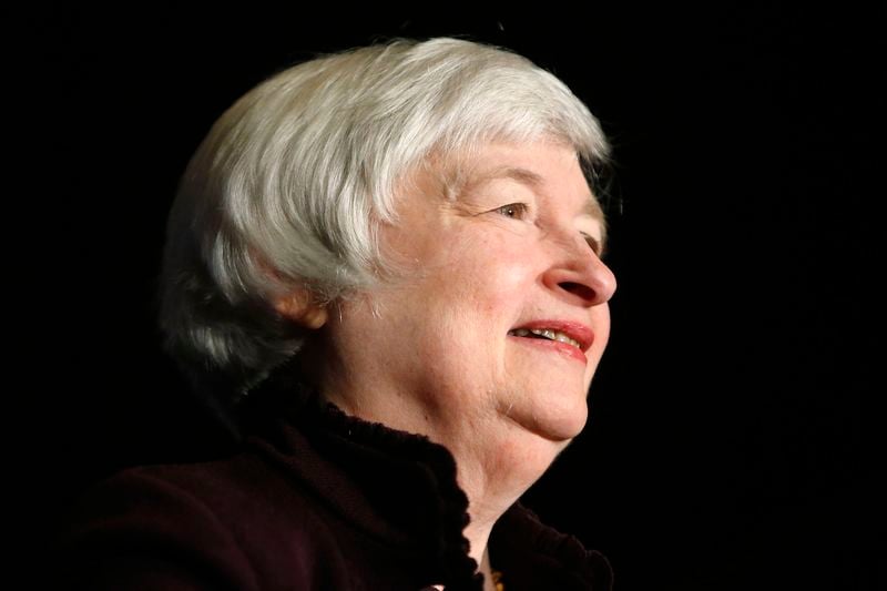 La Fed maintiendra un "haut niveau" d'assouplissement, dit Yellen