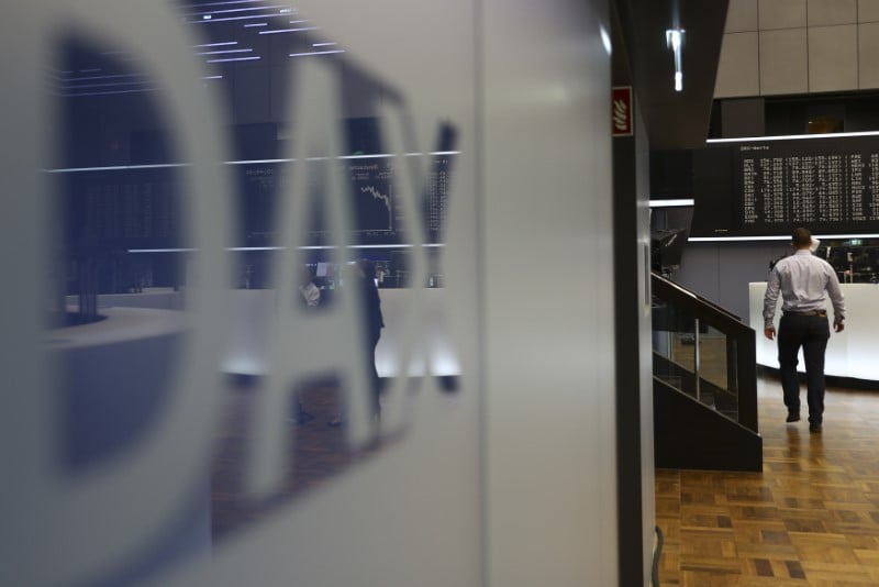 Les marches europeens cloturent legerement en hausse