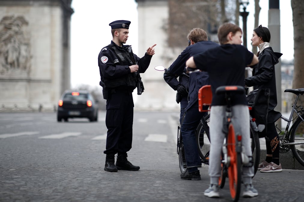 Plus de 350.000 amendes, mise en garde sur les vacances