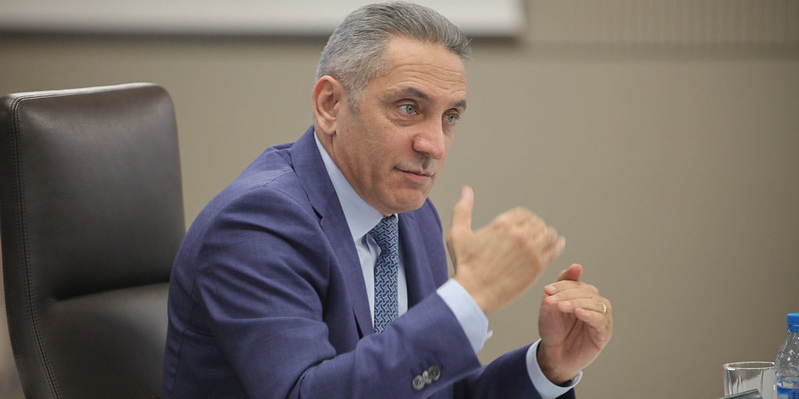 « Cette acquisition sera financée par les capitaux propres du Groupe Saham, issus de bénéfices d'investissements réalisés à l'international. » Moulay Hafid Elalamy, président du groupe Saham