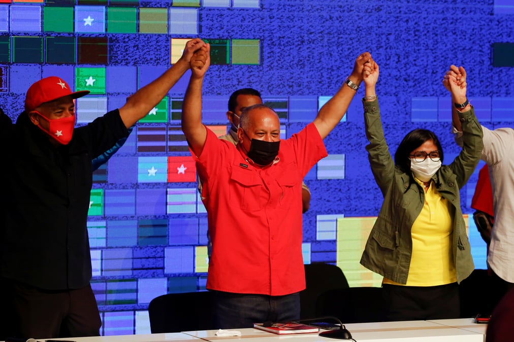Le camp maduro remporte les legislatives boycottees par l'opposition