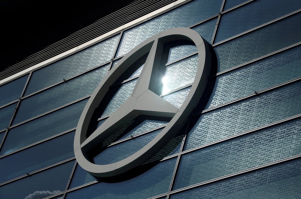 Photo d'archives du logo mercedes-benz