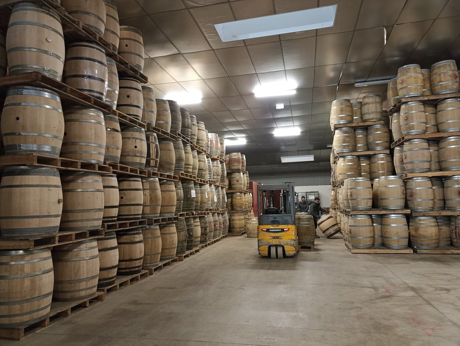Les barriques prêtes à être livrées chez le client sur le site d'Alter Oak au Bouscat.