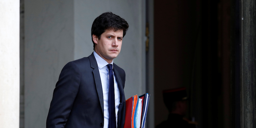 Ministre auprès de la ministre de la Cohésion des territoires, Julien Denormandie planche sur différentes initiatives pour épauler le secteur des télécoms.