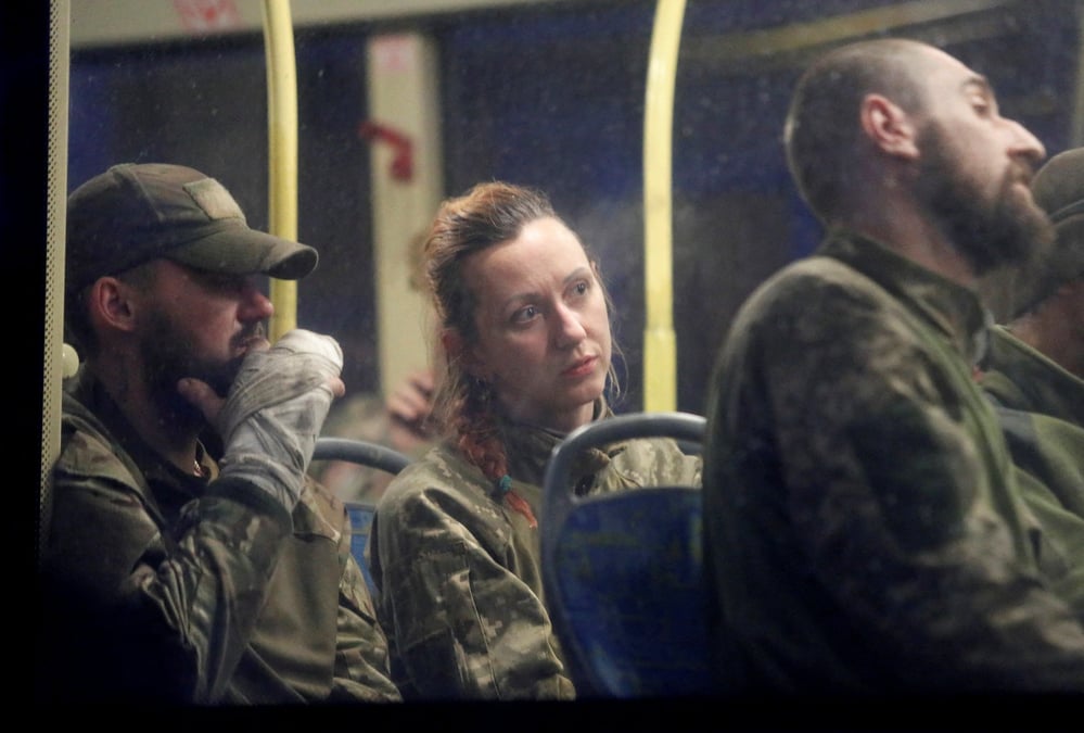 Plus de la moitie des combattants ukrainiens ont quitte azovstal, selon un dirigeant separatiste pro-russe