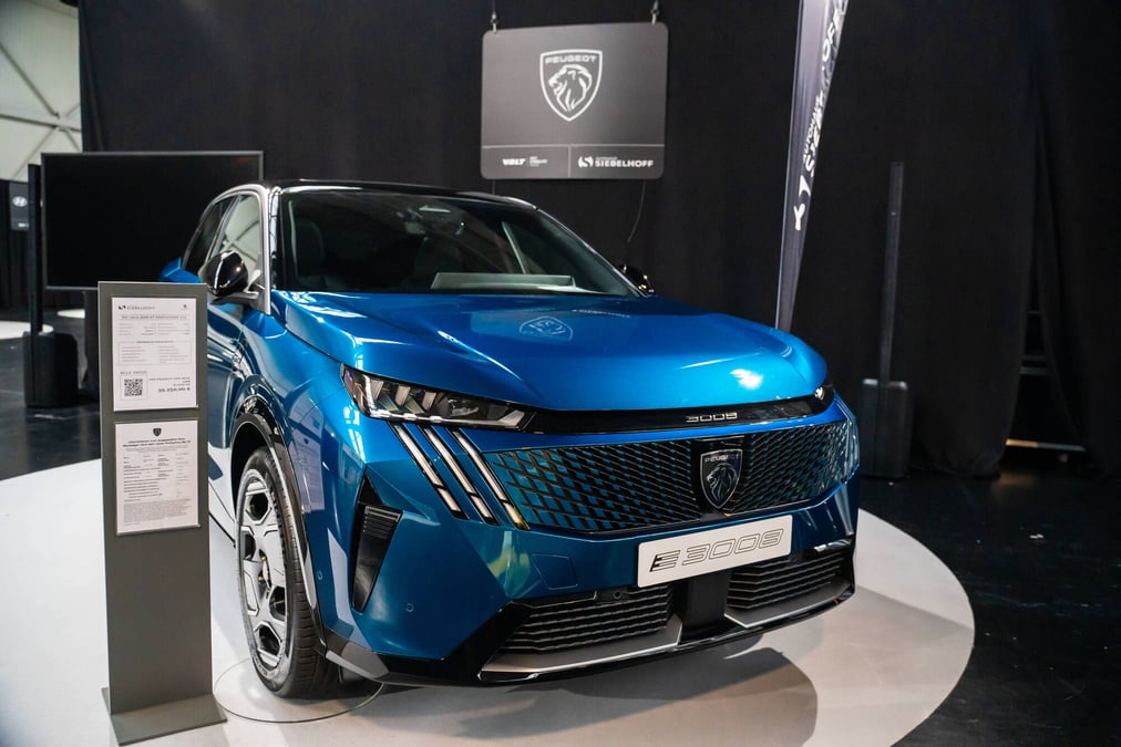 La Plateforme automobile (PFA), qui regroupe constructeurs et équipementiers français, selon qui pour les deux grosses marques de Stellantis il y a « une attente de nouveaux véhicules », a évoqué « le best-seller 3008, chez Peugeot », dont la nouvelle formule vient tout juste d'arriver dans les concessions.