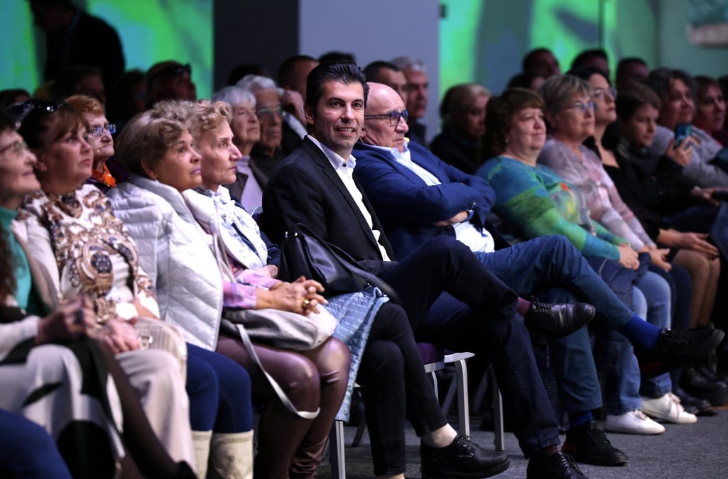 La bulgarie organise ses septiemes elections en quatre ans, alors que les coalitions echouent a nouveau