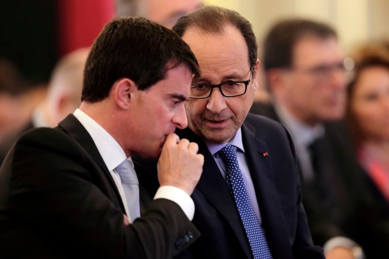 Hollande et Valls perdent 3 pts dans un sondage, Sarkozy chute