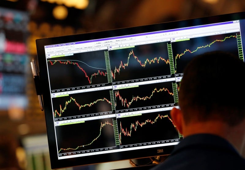 La france veut avancer sur la taxe sur les transactions financieres, au grand dam de ses banques