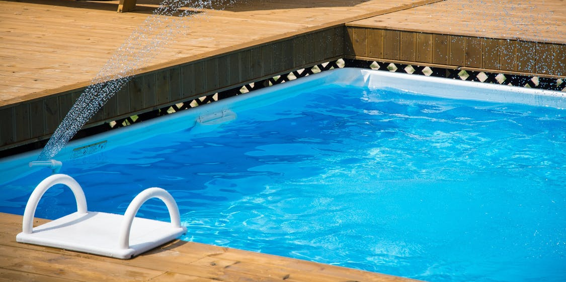 Le retour des beaux jours annoncent la reprise du marché de la piscine en franchise.
