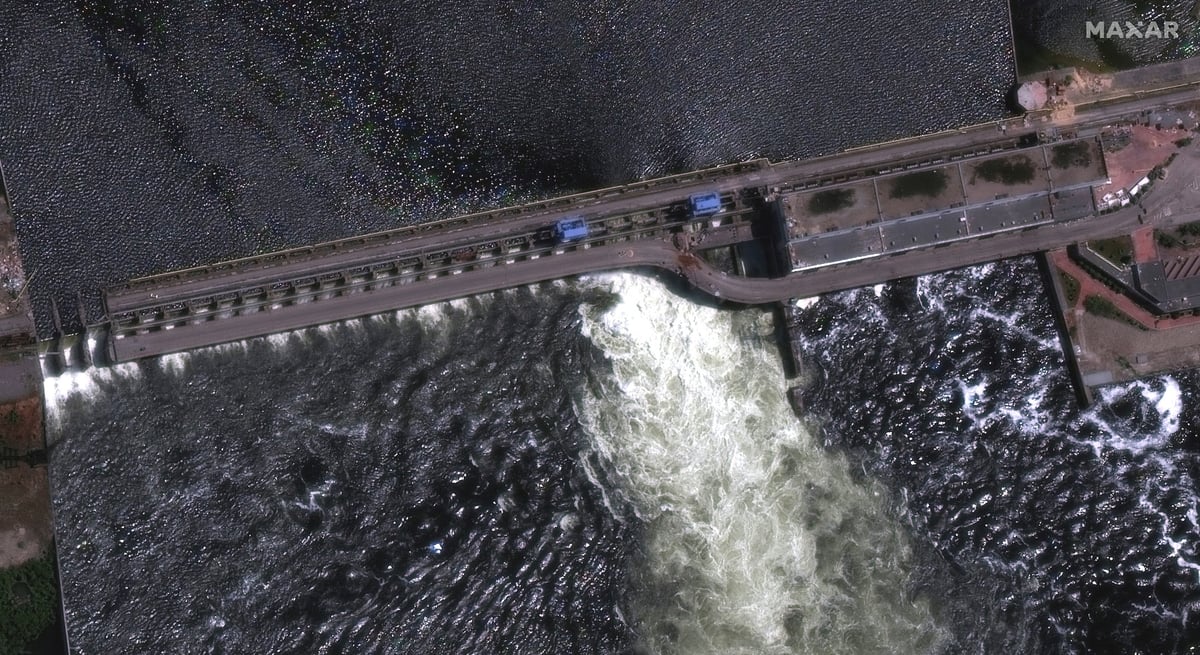 Une image satellite montre le barrage de nova kakhovka dans la region de kherson