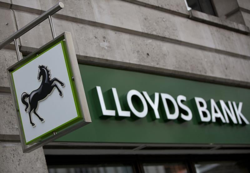 Lloyds renoue avec les bénéfices et augmente les bonus