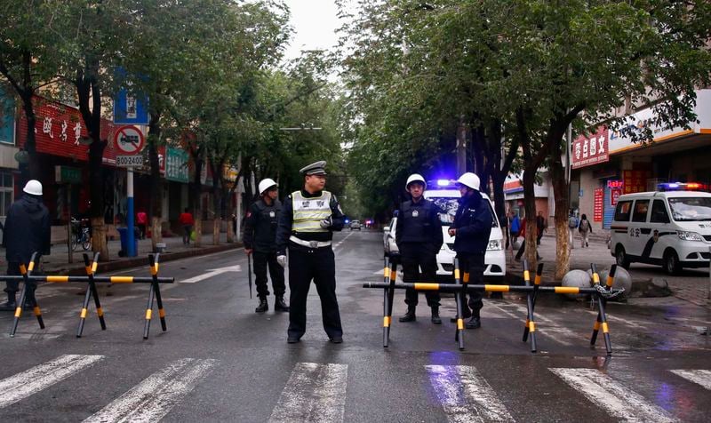 Cinq suspects parmi les morts de l'attentat au Xinjiang