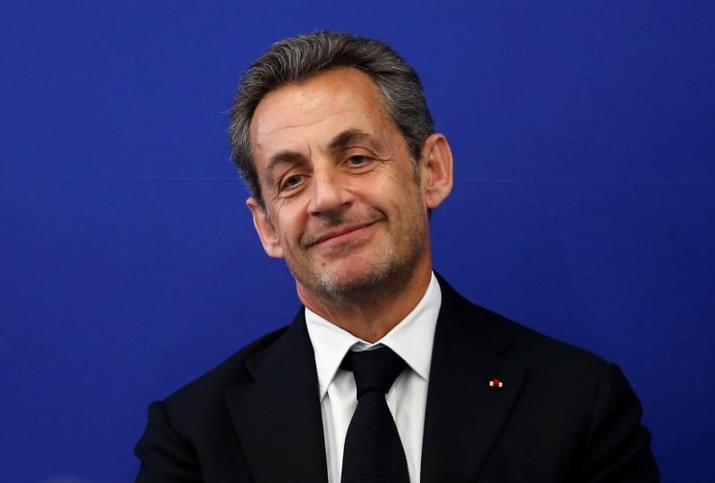 Les couteaux sont tirés à l'UMP, le centre fait de la résistance