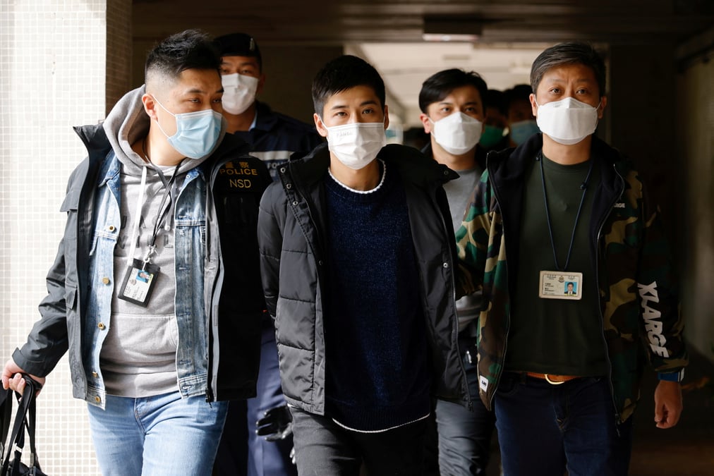 Hong kong: des dizaines d'activistes arretes dans le cadre de la loi de securite