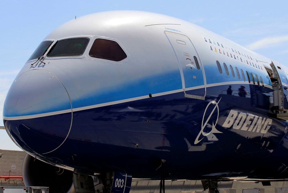 Un ingénieur de Boeing, Sam Salehpour, assure que le 787 Dreamliner contient des écarts bien supérieurs aux normes entre les pièces, ce qui pourrait « à terme provoquer une défaillance prématurée par usure sans aucun avertissement ».
