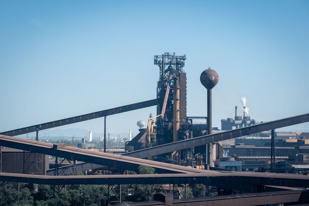 ArcelorMittal entame des travaux de consolidation à Fos pour l'un des ses haut-fourneaux tandis que la hausse de la taxation américaine inquiète.