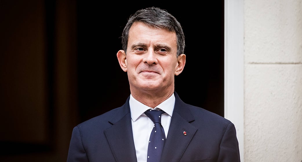 Manuel Valls, ministre des Outre-Mer, le 24 décembre 2024, dans la cour de l'Hôtel de Montmorins, au ministère des Outre-Mer.