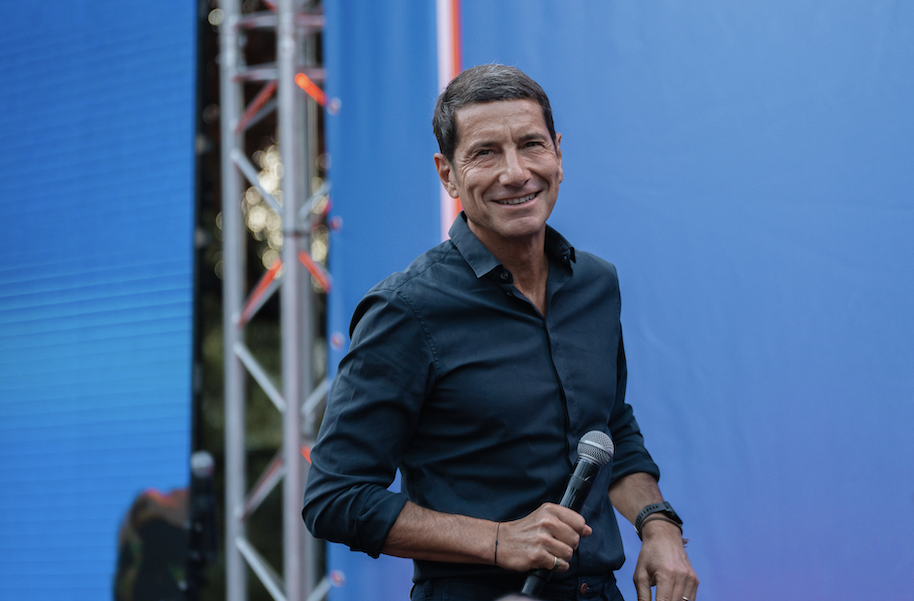 David Lisnard dit ne pas faire confiance à François Bayrou pour redresser le pays et appelle à un Etat Performance pour remplacer l'État Providence, à bout de souffle.