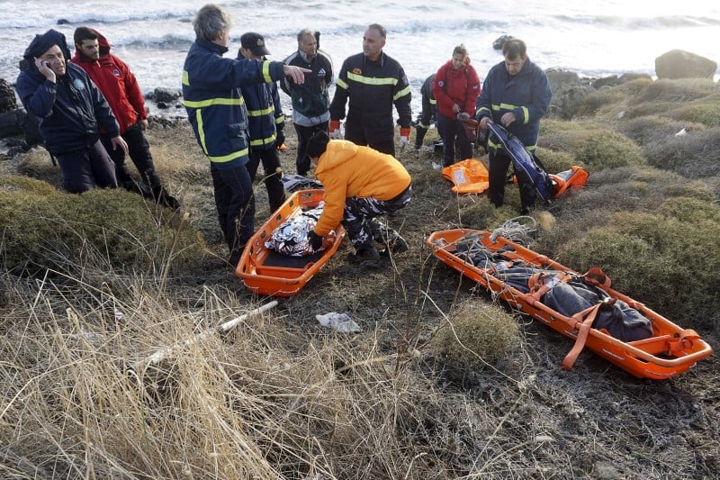 Une femme et deux enfants migrants noyes au large de lesbos