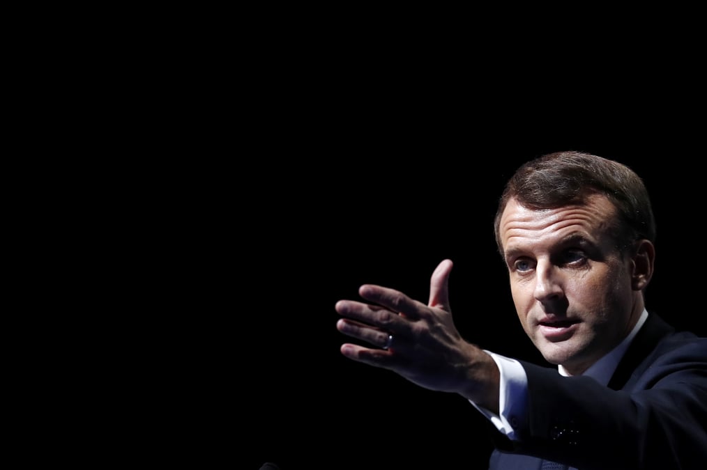 Macron oppose a l'interdiction des listes communautaires