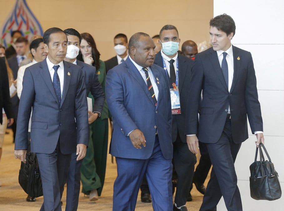 Des dirigeants mondiaux arrivent pour le sommet apec 2022 a bangkok, en thailande