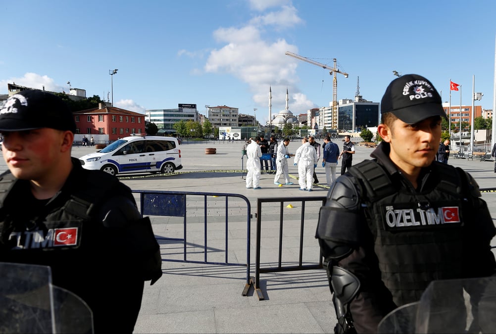 Un journaliste turc vise par des tirs devant le palais de justice d'istanbul