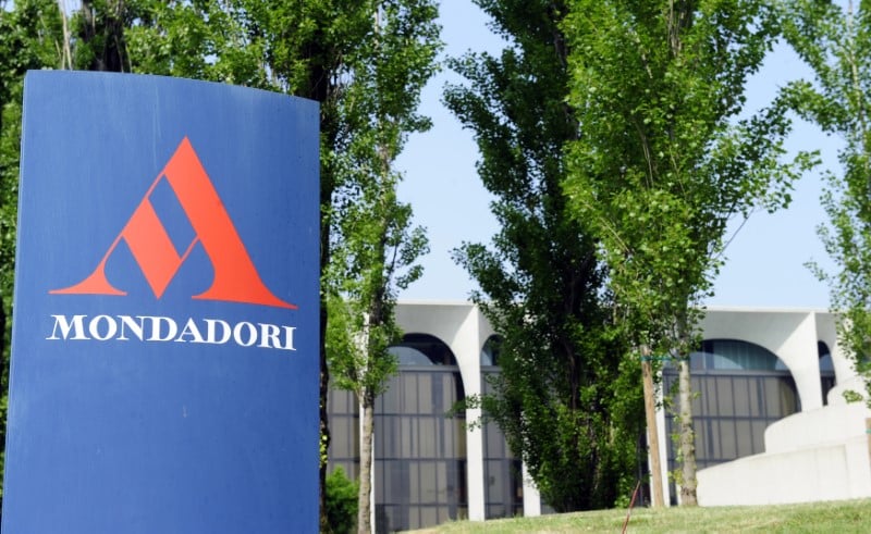 Mondadori confirme discuter fusion avec lagardere et marie claire