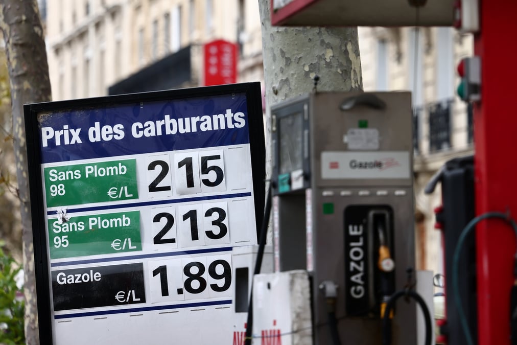 Face a l'inflation, castex appelle les entreprises a relever les salaires