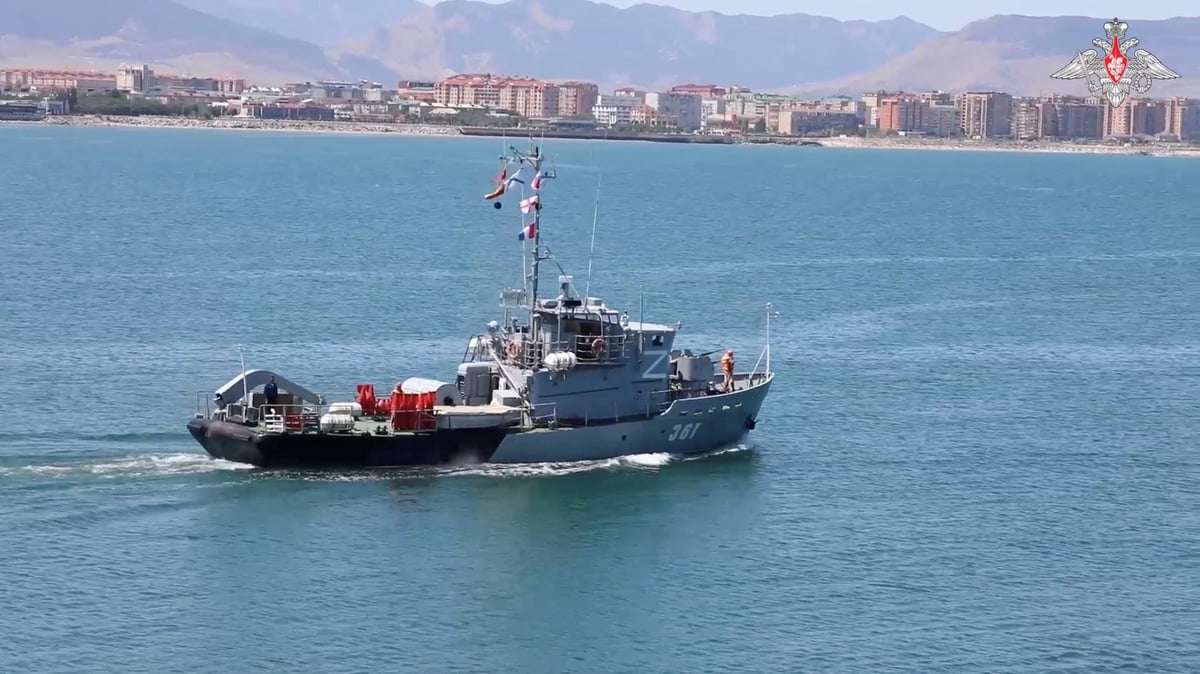 Un navire de la marine russe participe a des exercices navals dans un lieu non divulgue