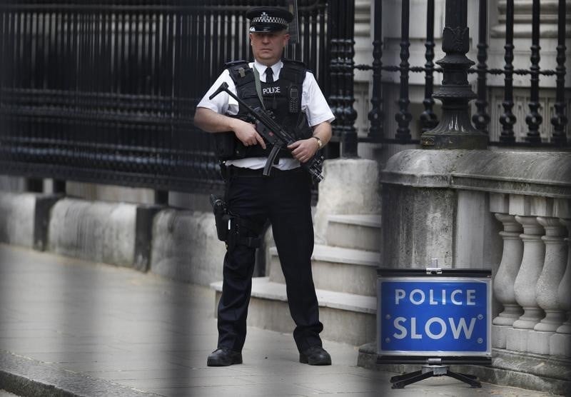 Davantage de policiers armes a londres