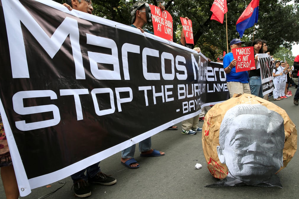 Marcos enterre aux philippines avec les honneurs