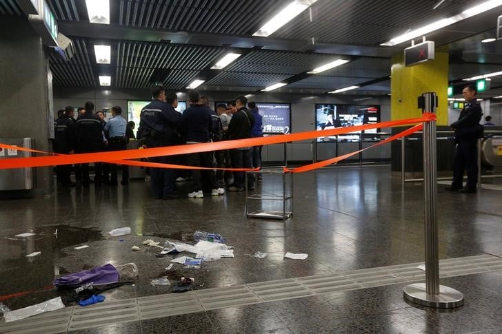 Incendie volontaire dans un metro bonde a hong kong