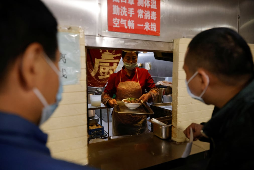 Chine: ralentissement de l'activite des services en decembre, selon caixin