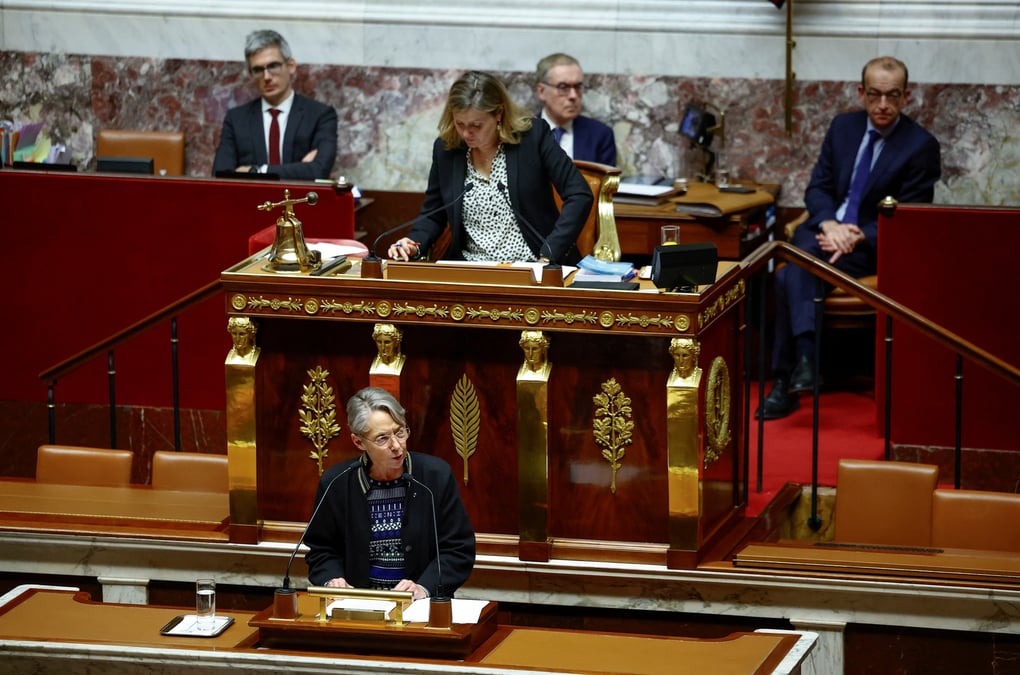 Les deputes debattent du plan de reforme des retraites du gouvernement francais a l'assemblee nationale a paris