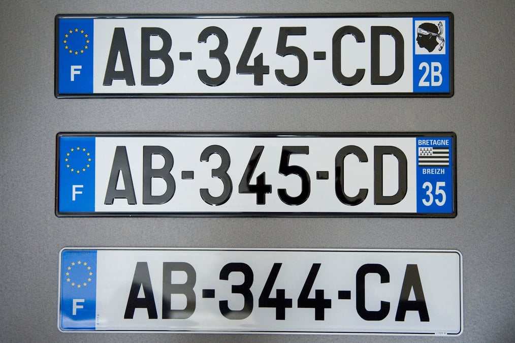 Photo de plaques d'immatriculation prise lors d'une presentation du nouveau systeme